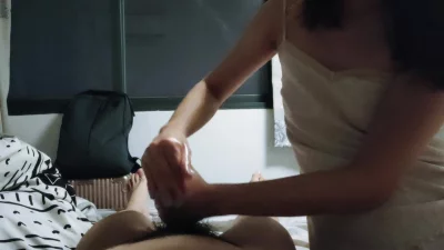 骚妻双手才能握住前男友的巨根口交吞精