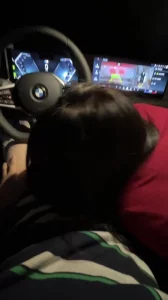 背着男朋友偷情的肥臀母狗！从车上干到床上