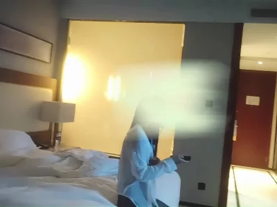 21岁的大学小姐姐，喜欢关灯干，扛腿打桩