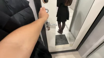 老婆出国的后果！肥臀无毛穴变成邻居老外的泄欲肉便器