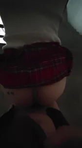 跟小师妹楼梯间露出，无套后入